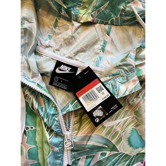 Nike Sportswear Womens Woven Floral Windrunner Crop Hoodie Jacket NWT Size Large - Picture 2 of 6